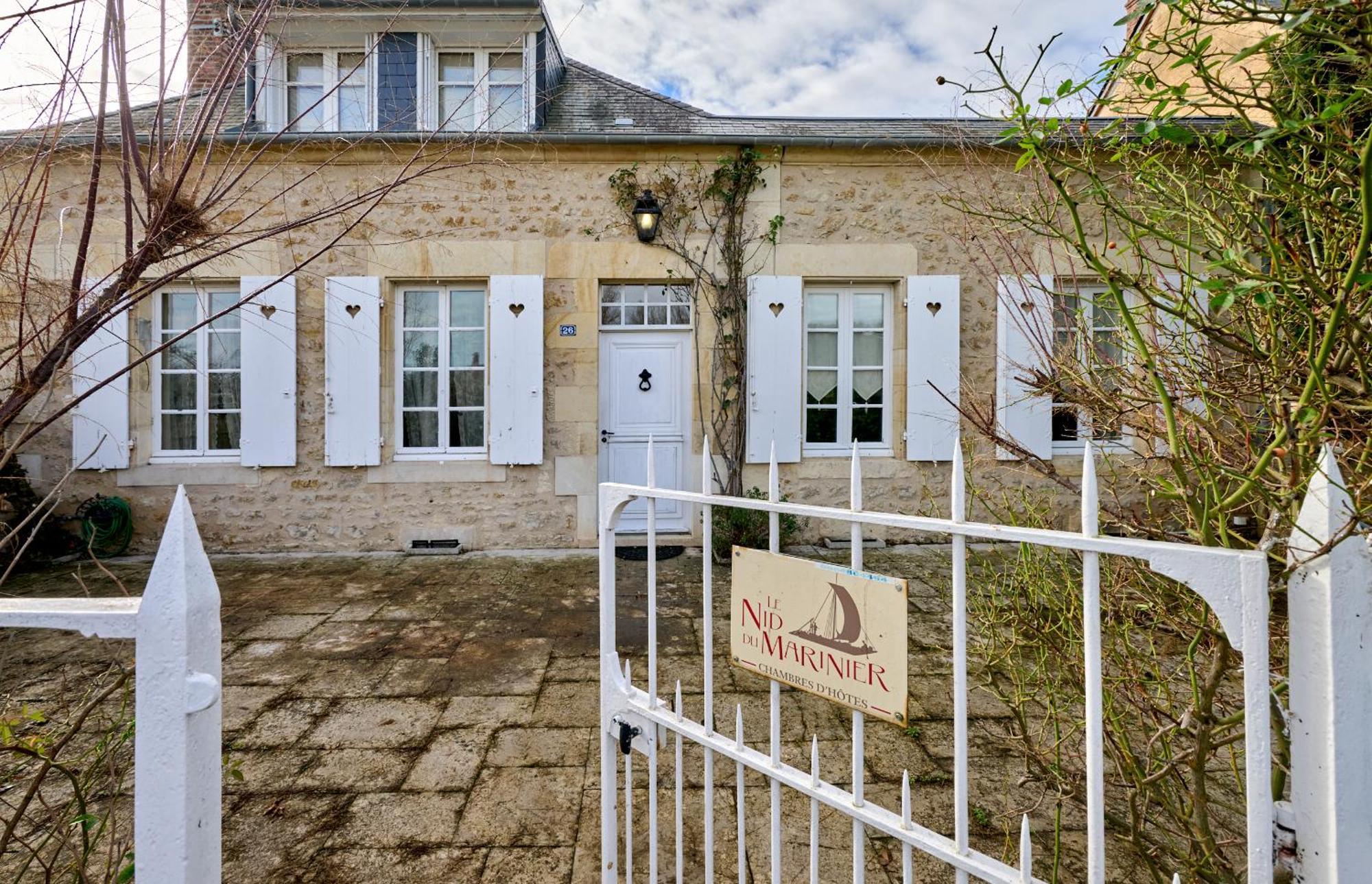 Le Nid Du Marinier Apartment Cuffy Bagian luar foto