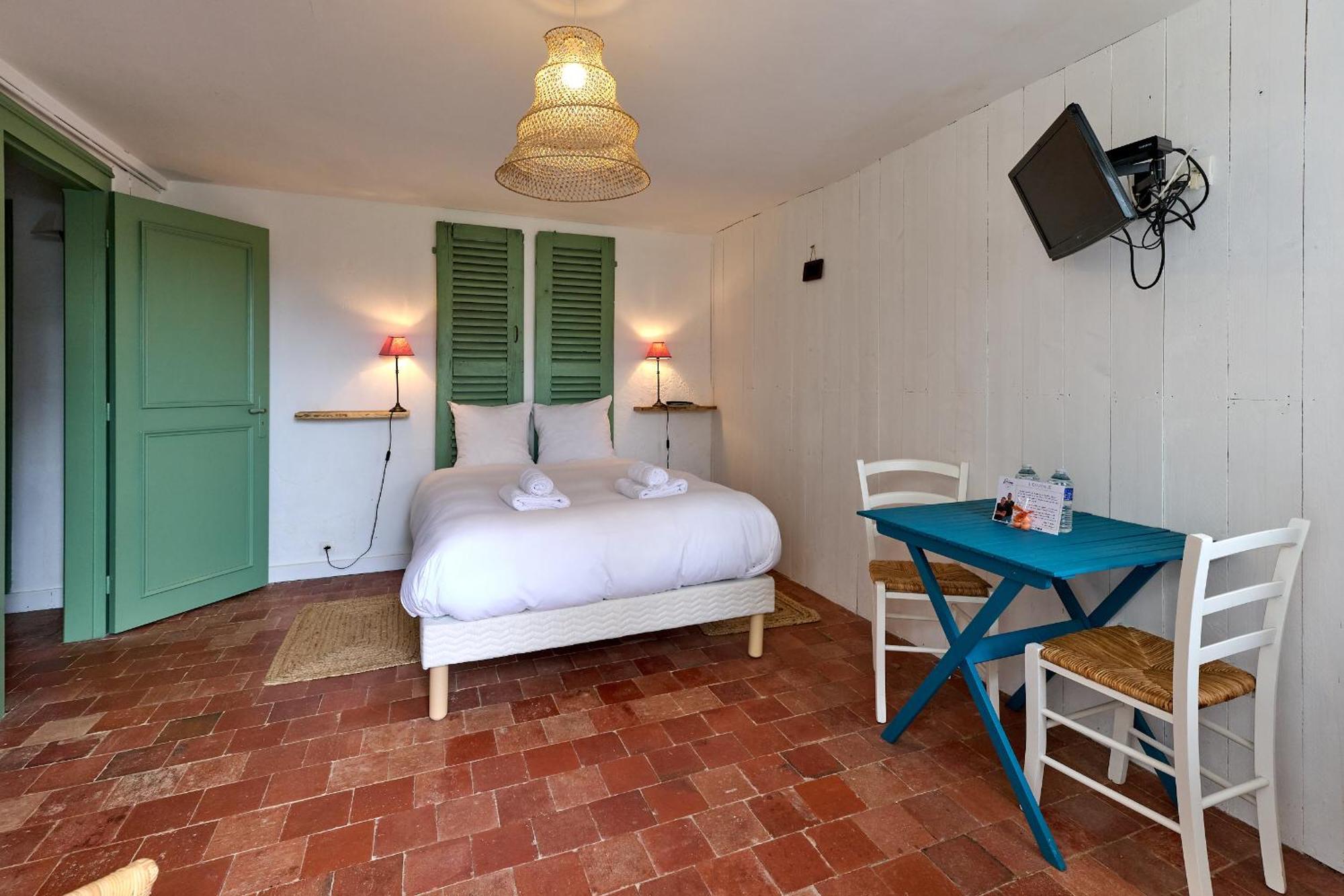 Le Nid Du Marinier Apartment Cuffy Bagian luar foto