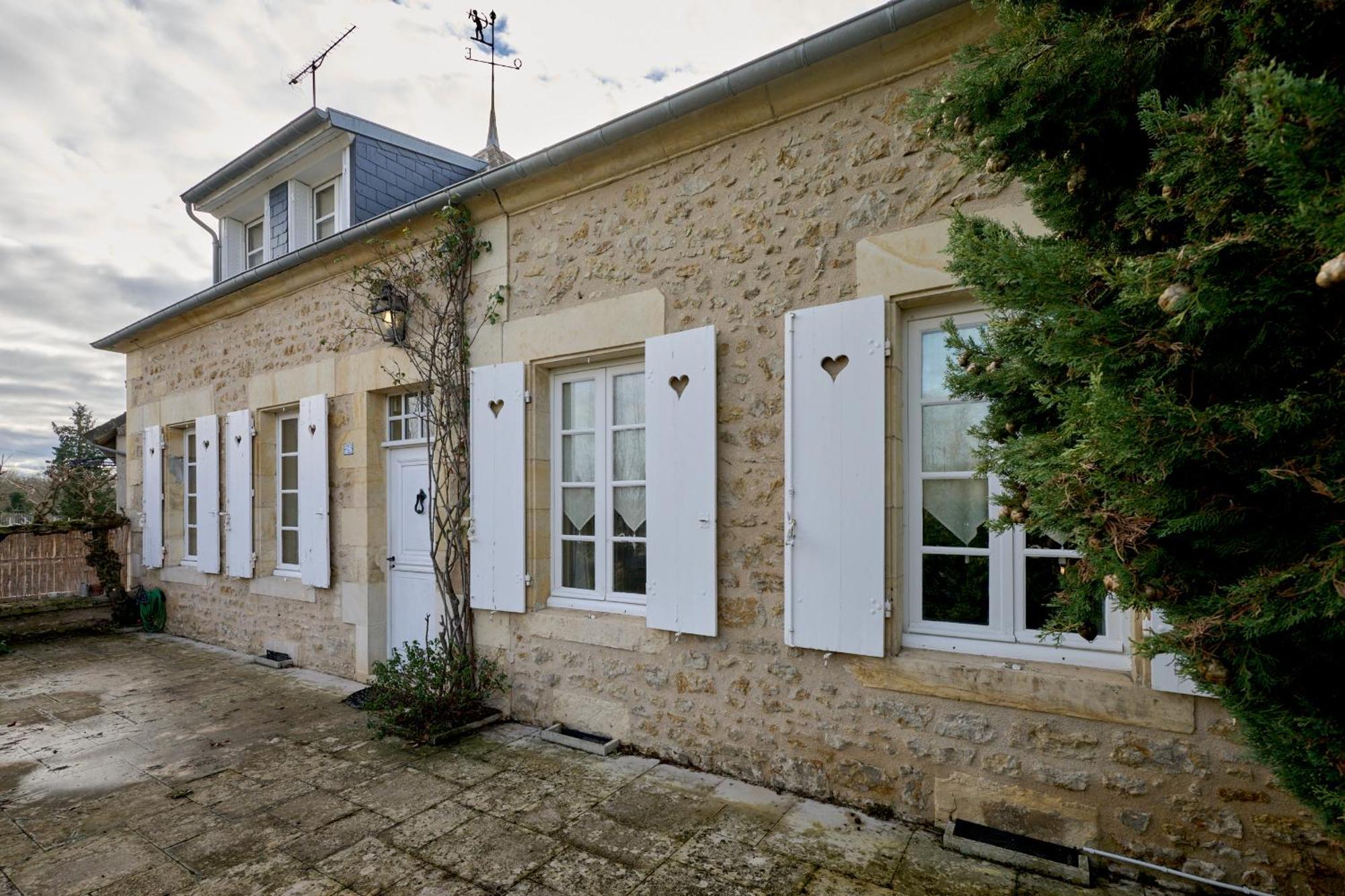 Le Nid Du Marinier Apartment Cuffy Bagian luar foto